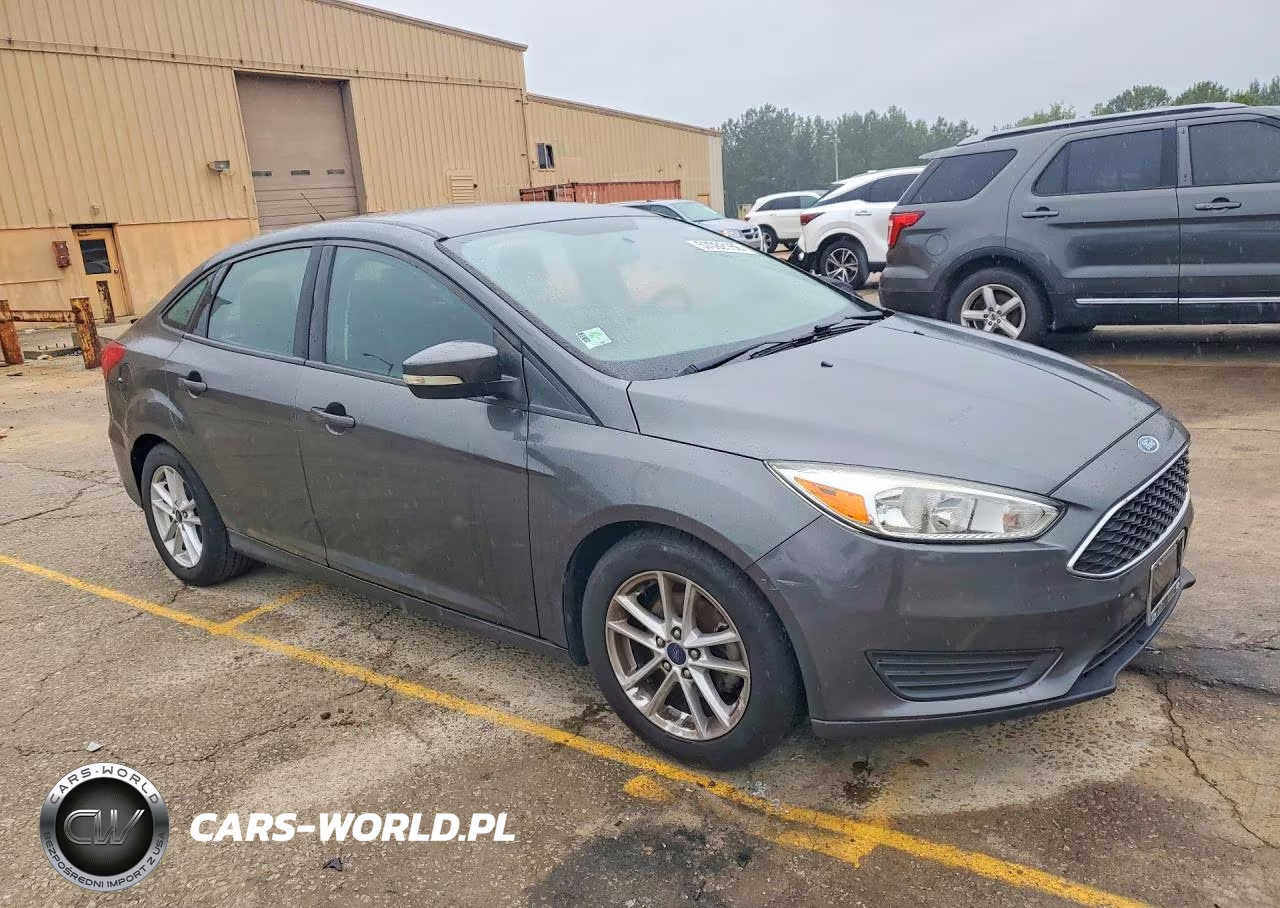 2016 Ford Focus Se VIN:1FADP3F23GL390193 - 4