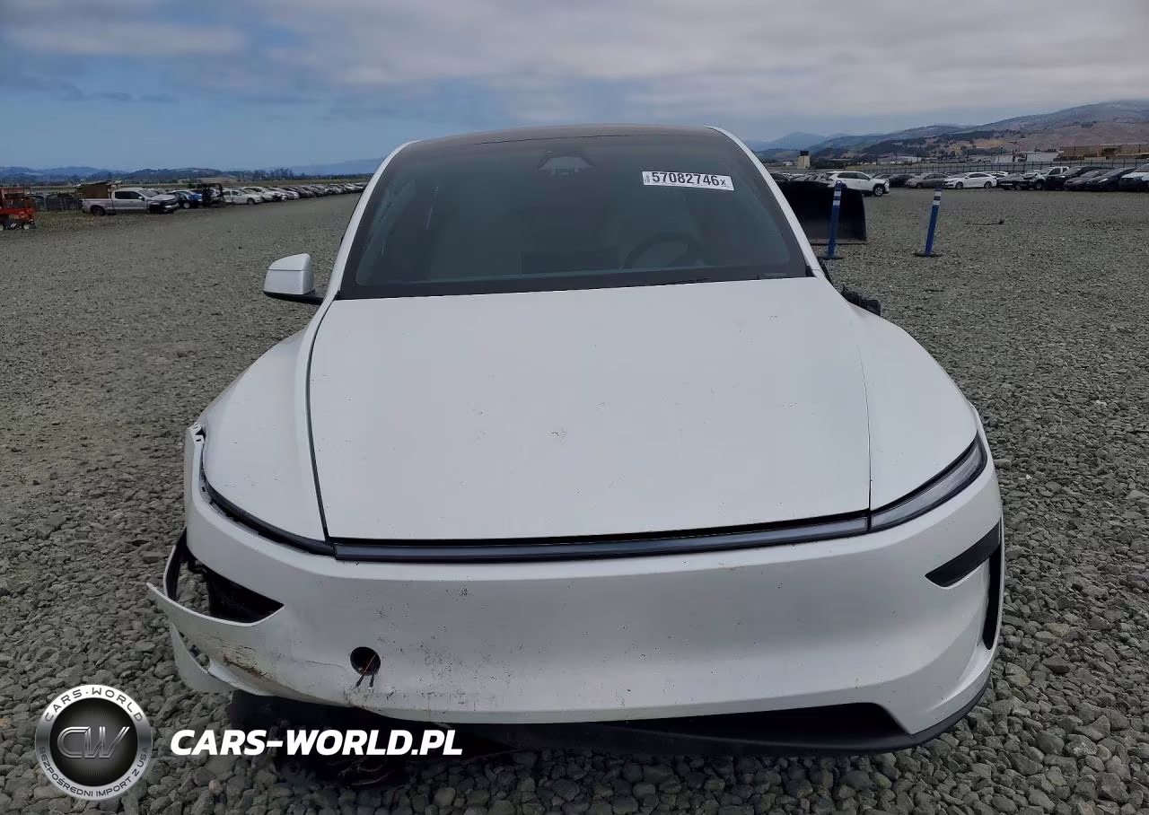 2026 Tesla Model Y VIN:7SAYGDEE6TF454045 - 5