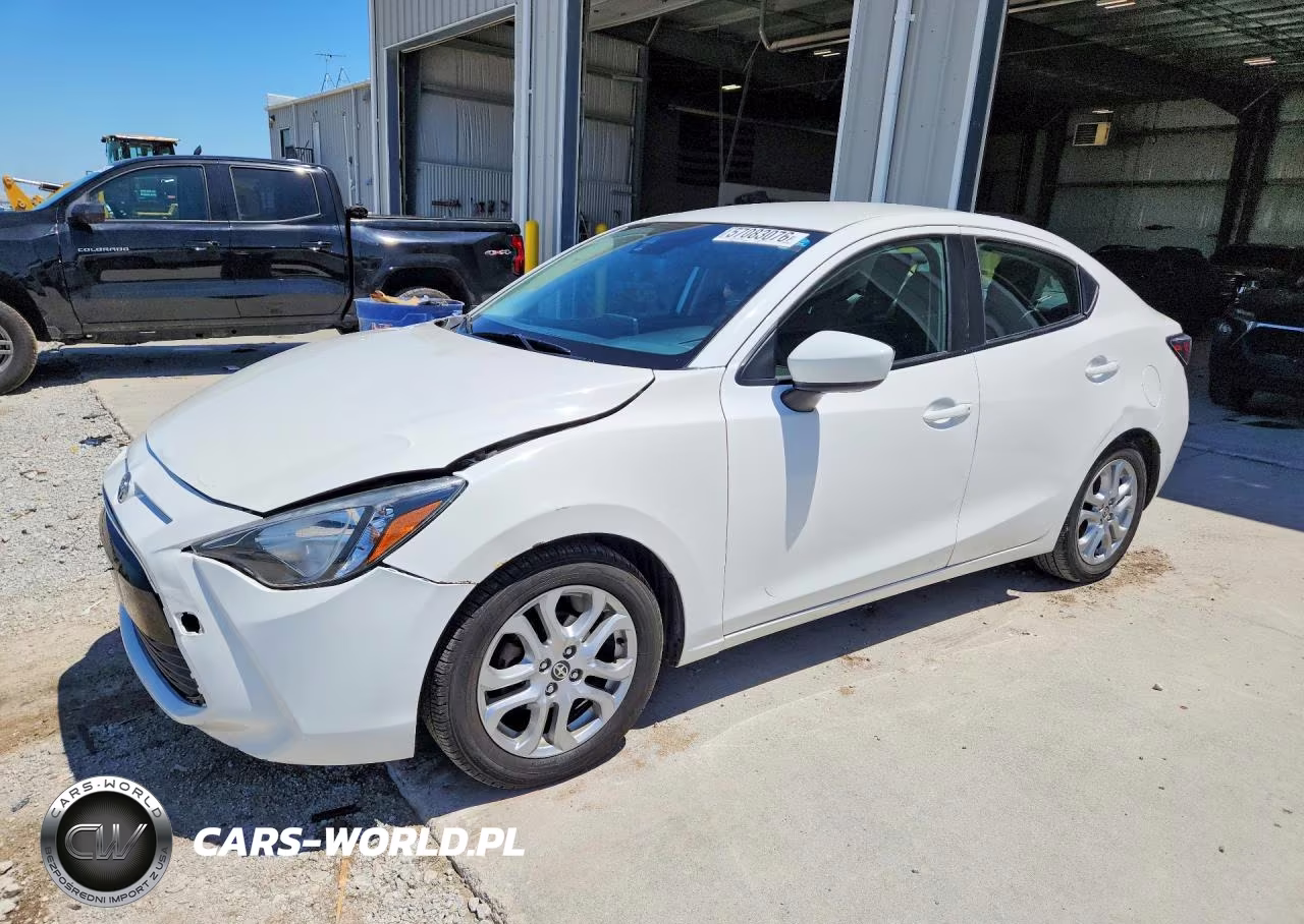 2016 Scion Ia Base – zdjęcie 1 z 12