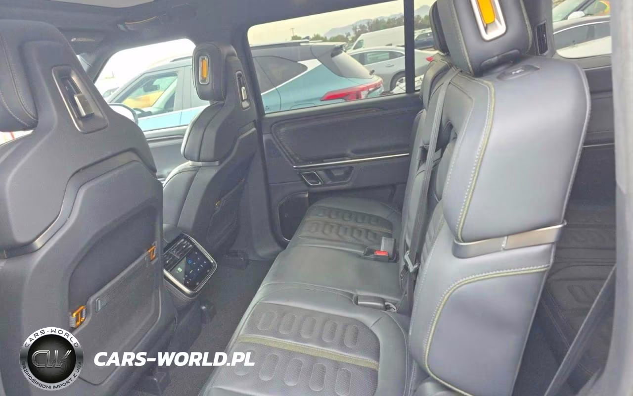 2023 Rivian R1S Adventure VIN:7PDSGABA4PN019950 - 6