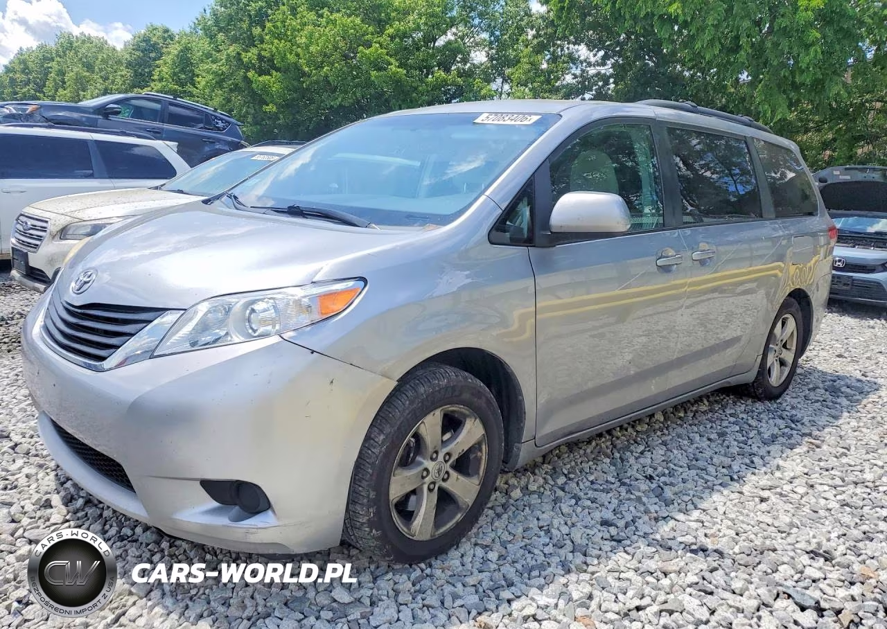 2012 Toyota Sienna Le – zdjęcie 1 z 13