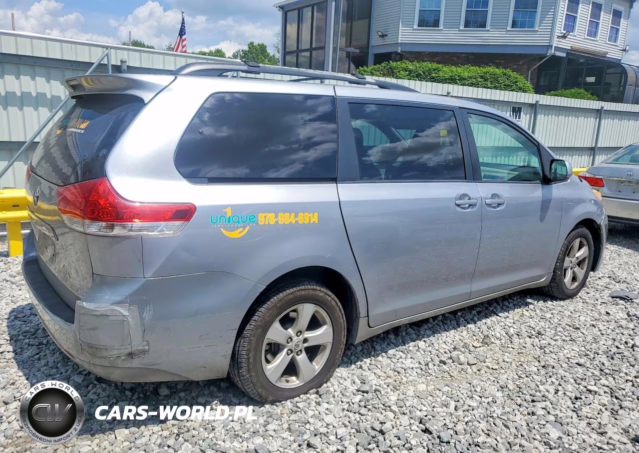 2012 Toyota Sienna Le VIN:5TDKK3DC2CS179846 - 3