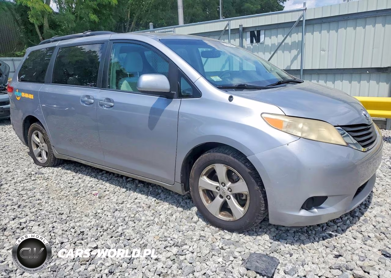 2012 Toyota Sienna Le VIN:5TDKK3DC2CS179846 - 4