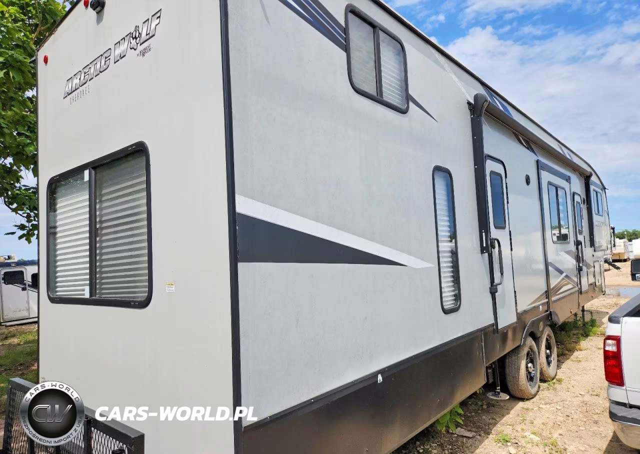 2021 Forest River Articwolf Camper VIN:5ZT3CK5B3M0710587 - 4