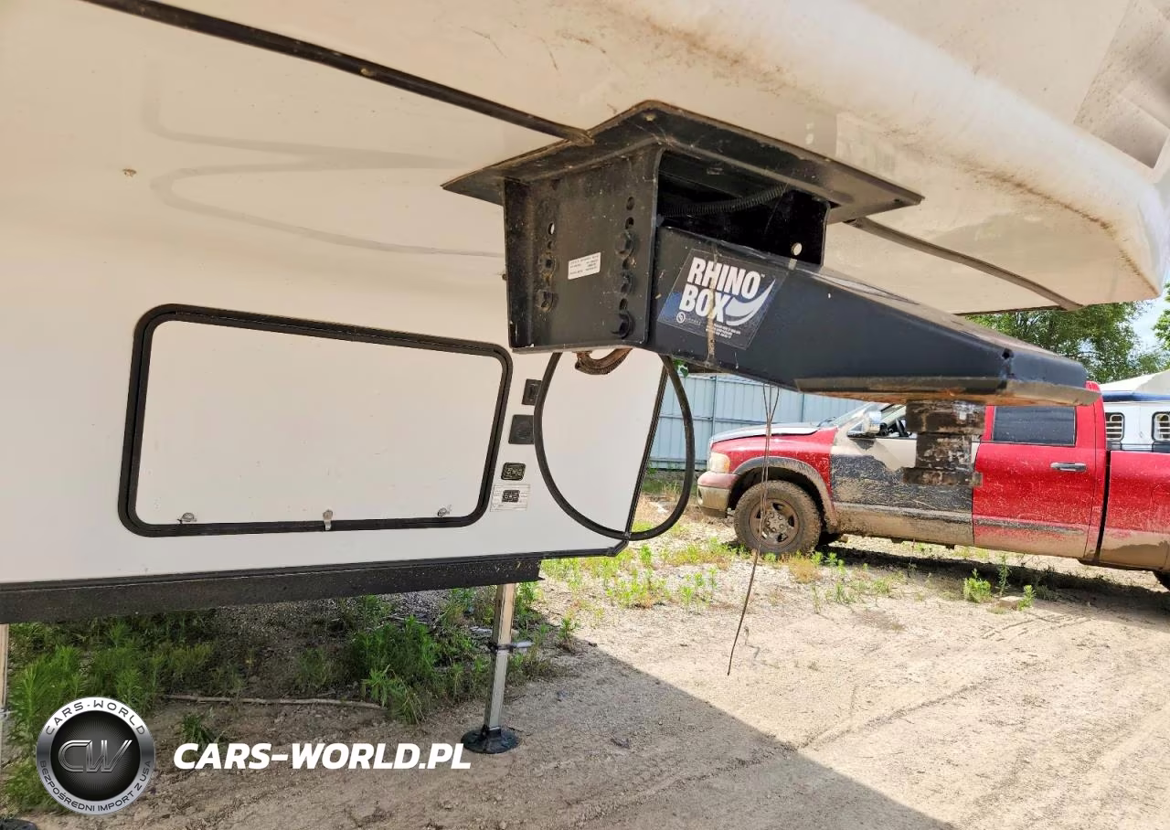 2021 Forest River Articwolf Camper VIN:5ZT3CK5B3M0710587 - 8