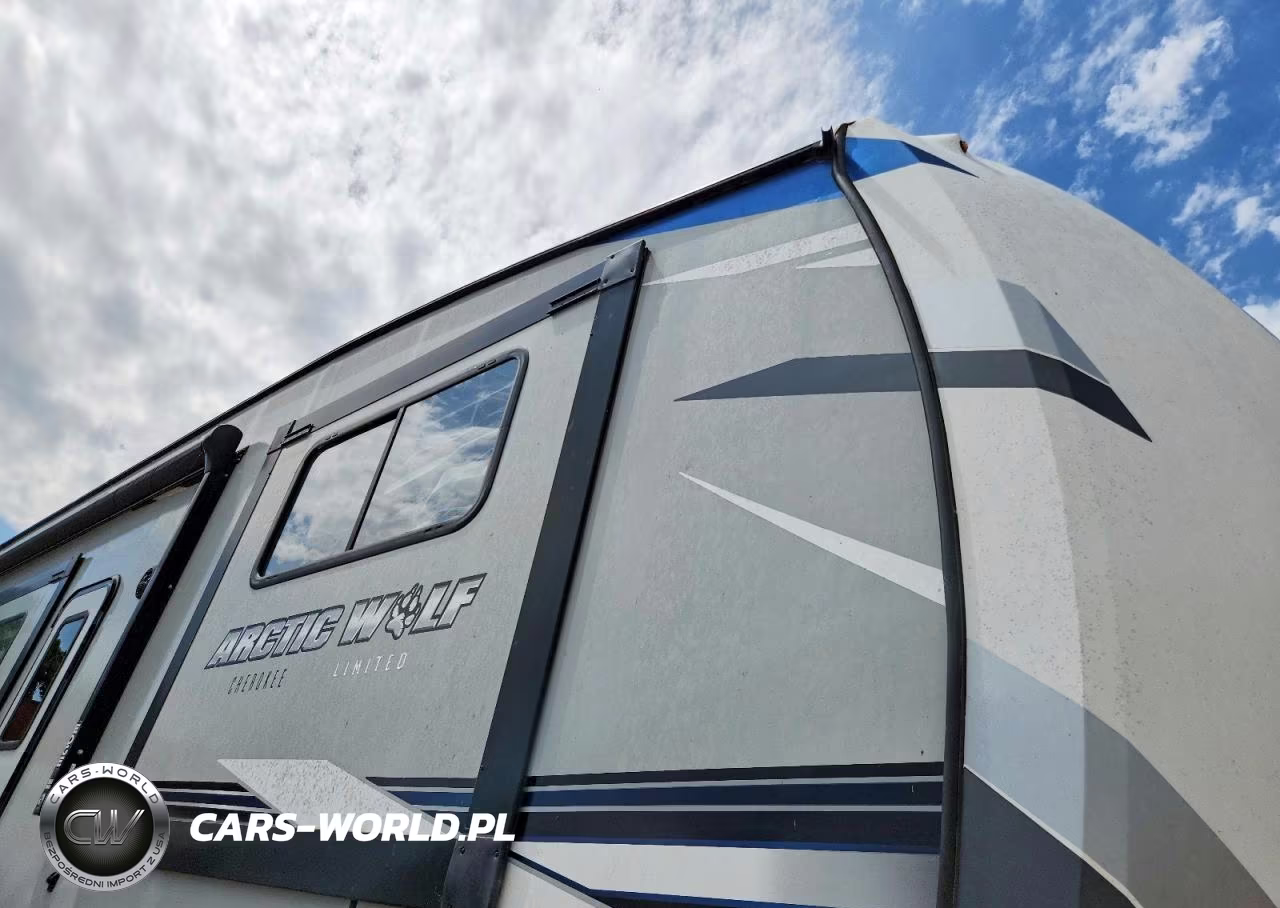 2021 Forest River Articwolf Camper VIN:5ZT3CK5B3M0710587 - 9