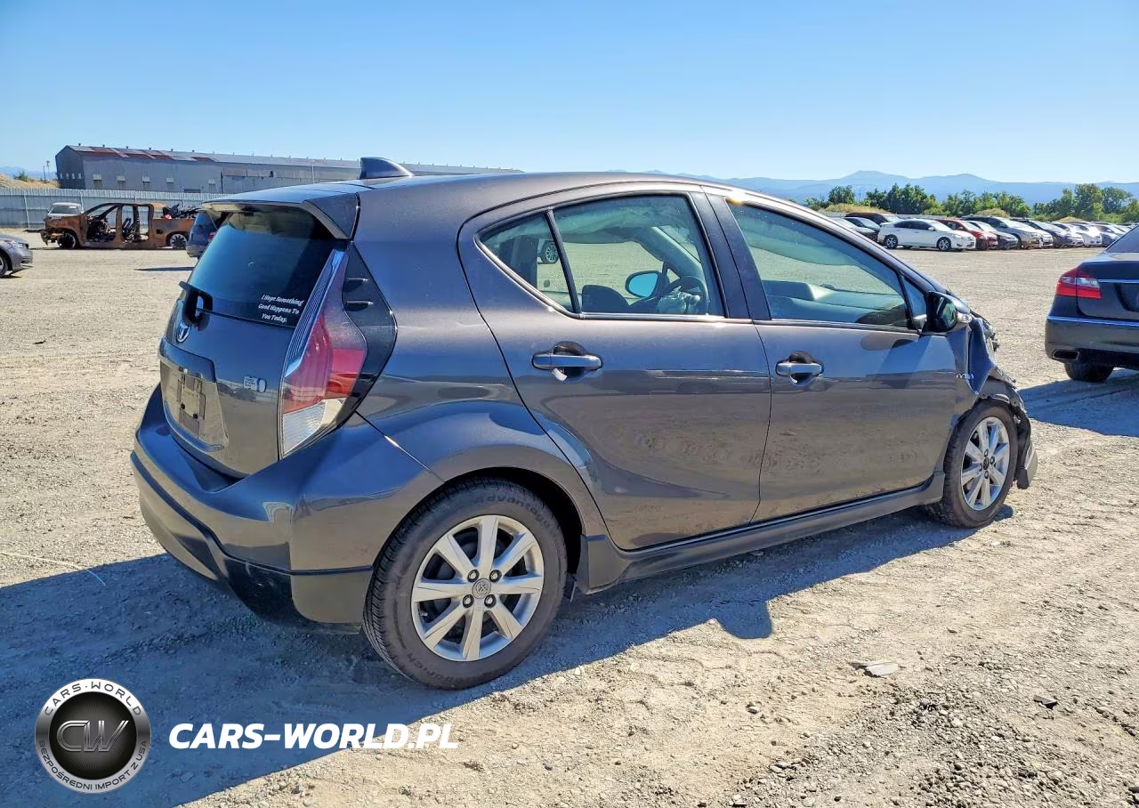 2017 Toyota Prius C Two VIN:JTDKDTB37H1595134 - 3