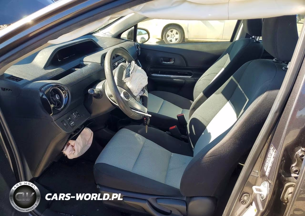 2017 Toyota Prius C Two VIN:JTDKDTB37H1595134 - 7