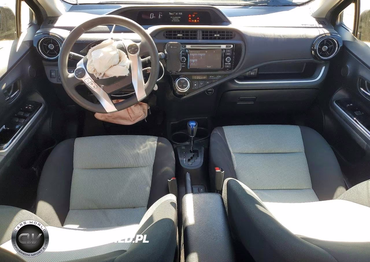 2017 Toyota Prius C Two VIN:JTDKDTB37H1595134 - 8