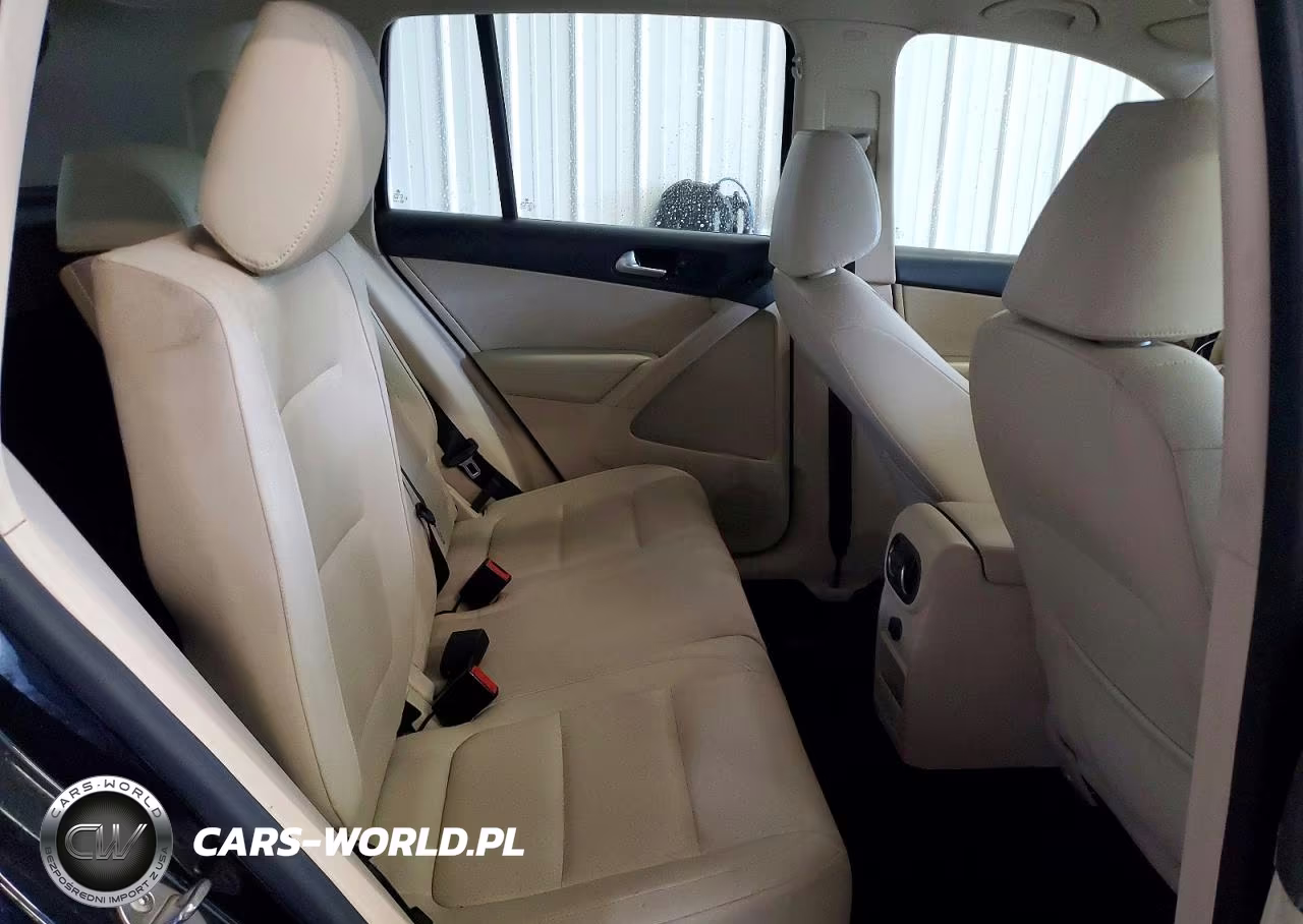 2016 Volkswagen Tiguan S VIN:WVGBV7AX7GK000294 - 11