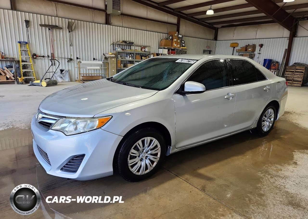 2012 Toyota Camry Le – zdjęcie 1 z 12