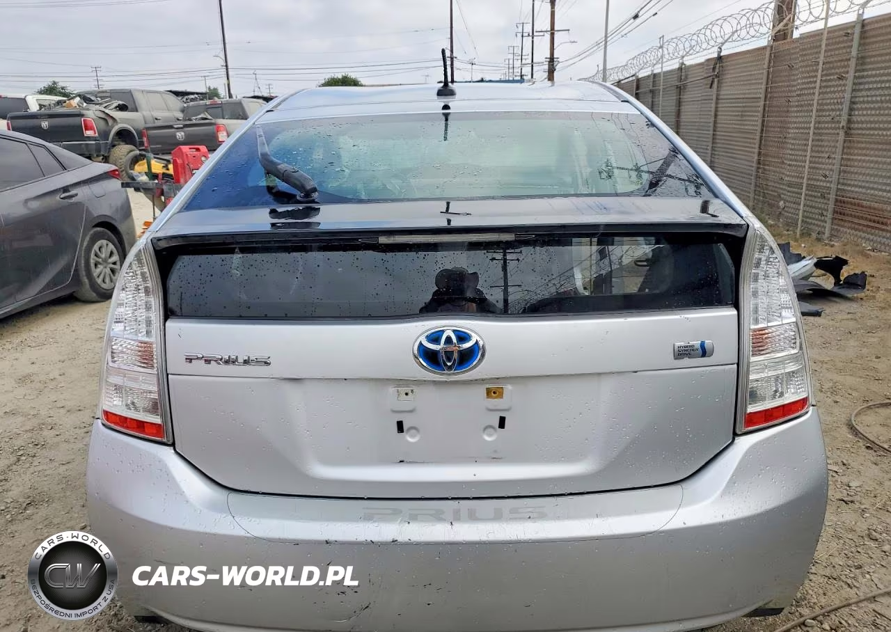 2011 Toyota Prius Two VIN:JTDKN3DU2B1366824 - 6