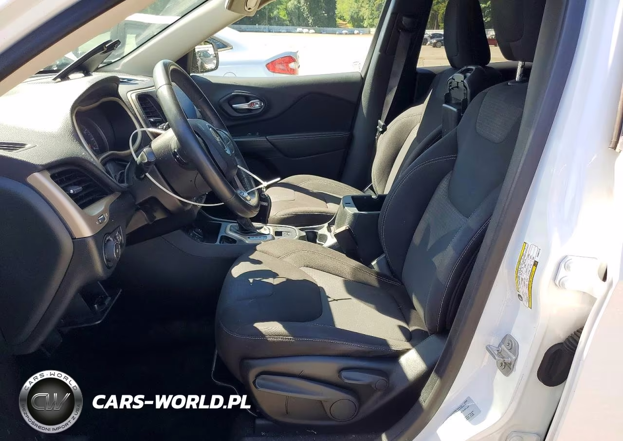 2015 Jeep Cherokee Latitude VIN:1C4PJLCB6FW607715 - 7