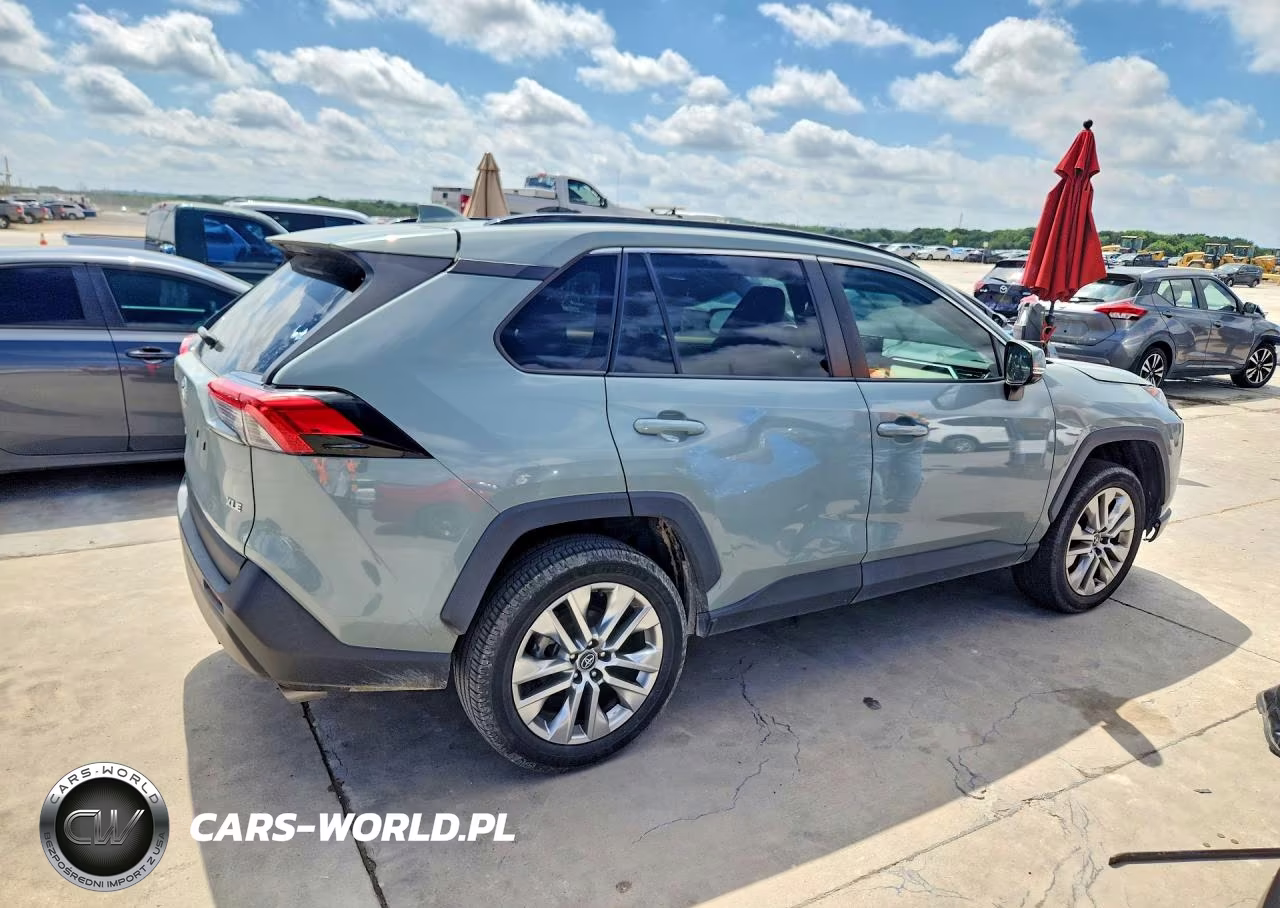2021 Toyota Rav4 Xle Premium VIN:2T3C1RFV6MW119979 - 3