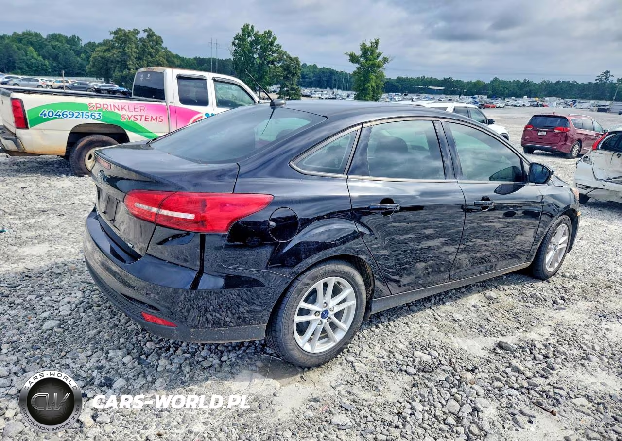 2017 Ford Focus Se VIN:1FADP3F20HL322192 - 3