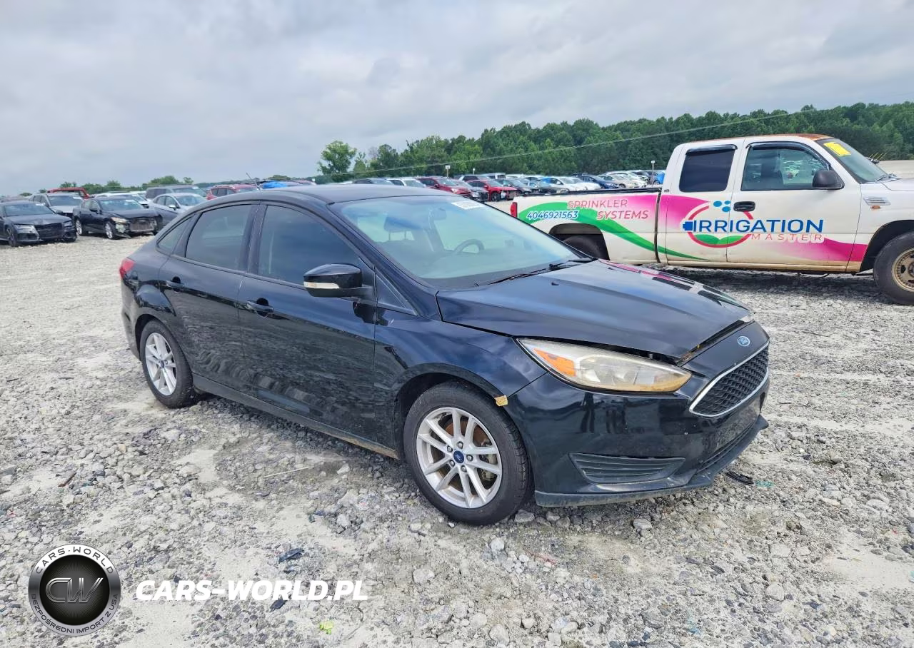 2017 Ford Focus Se VIN:1FADP3F20HL322192 - 4
