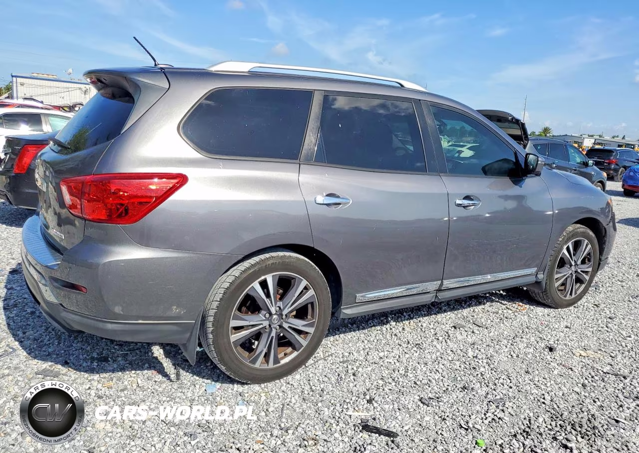 2017 Nissan Pathfinder Platinum VIN:5N1DR2MN3HC607993 - 3