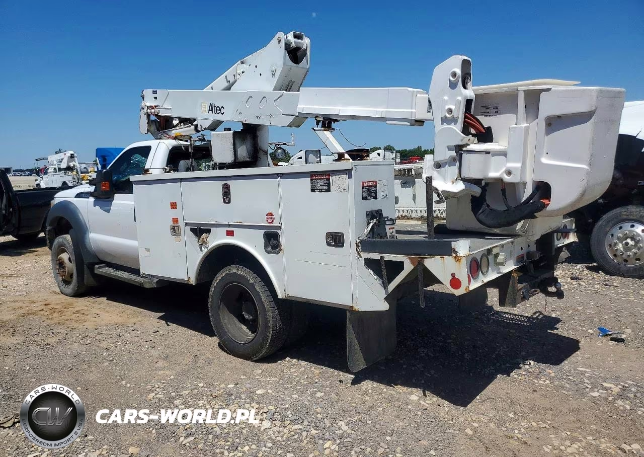 2013 Ford F550 Super Duty Bucket Truck VIN:1FDUF5HY6DEB53641 - 3