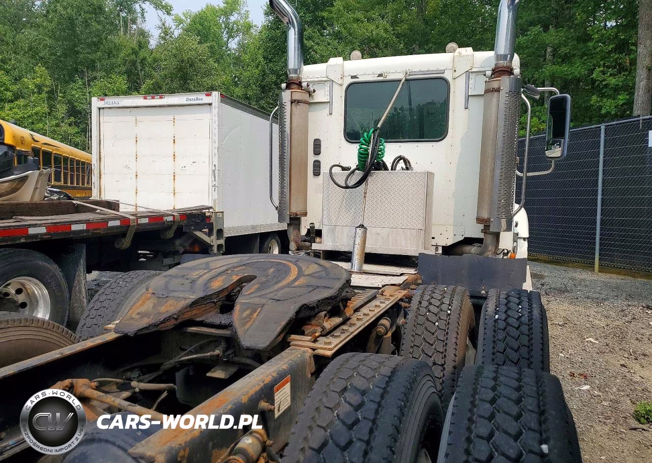 2007 Freightliner Columbia 120 Semi Truck VIN:1FUJA6CK57LX66986 - 4
