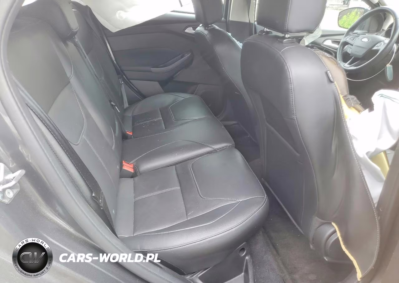 2018 Ford Focus Titanium VIN:1FADP3N28JL232473 - 10