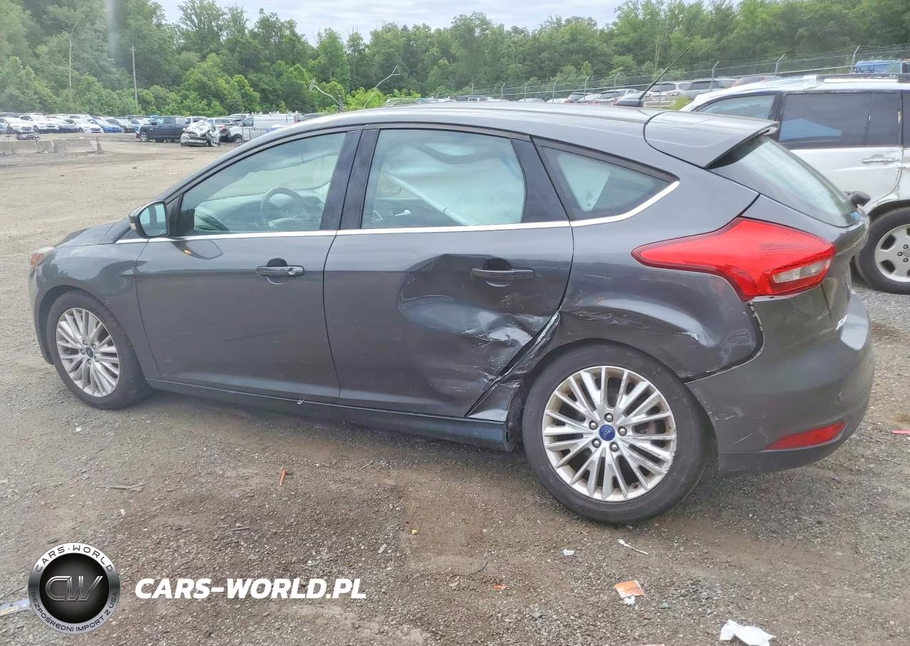 2018 Ford Focus Titanium VIN:1FADP3N28JL232473 - 2