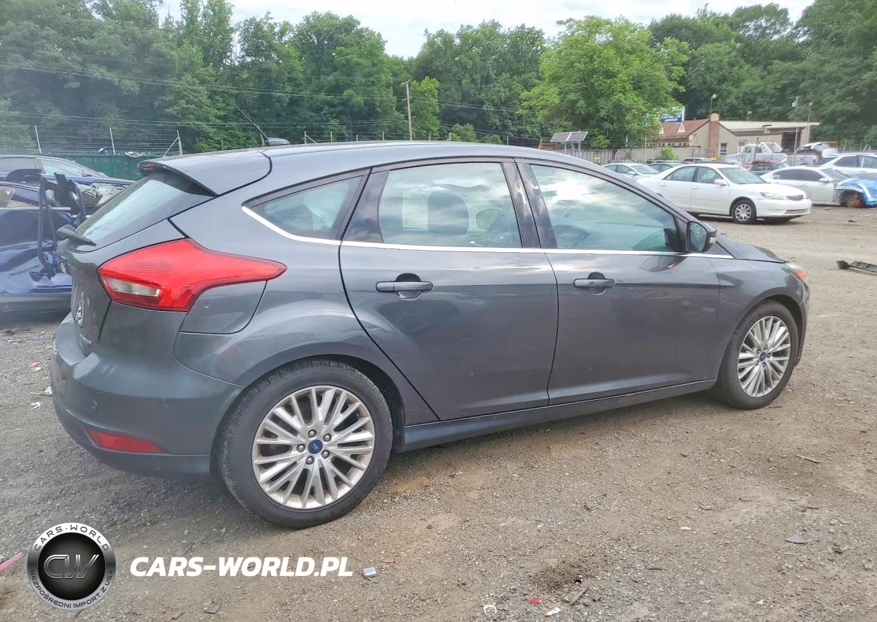 2018 Ford Focus Titanium VIN:1FADP3N28JL232473 - 3
