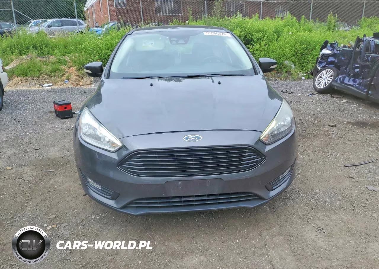 2018 Ford Focus Titanium VIN:1FADP3N28JL232473 - 5