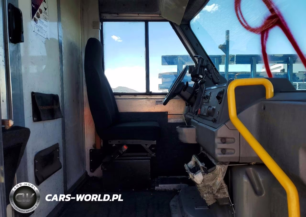2016 Isuzu Reach Delivery Truck VIN:JALB4T170G7W00396 - 11
