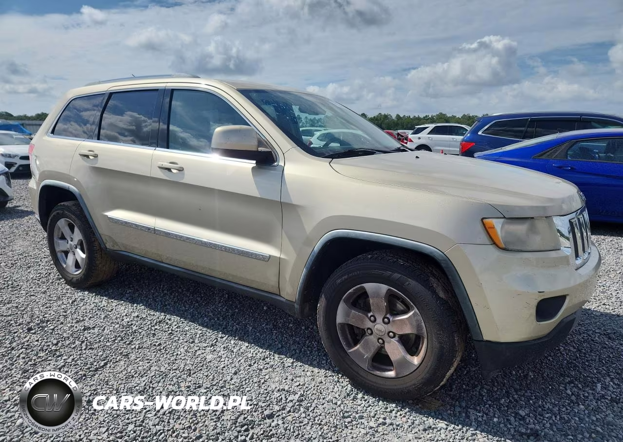 2011 Jeep Grand Cherokee Laredo VIN:1J4RS4GG4BC739444 - 4