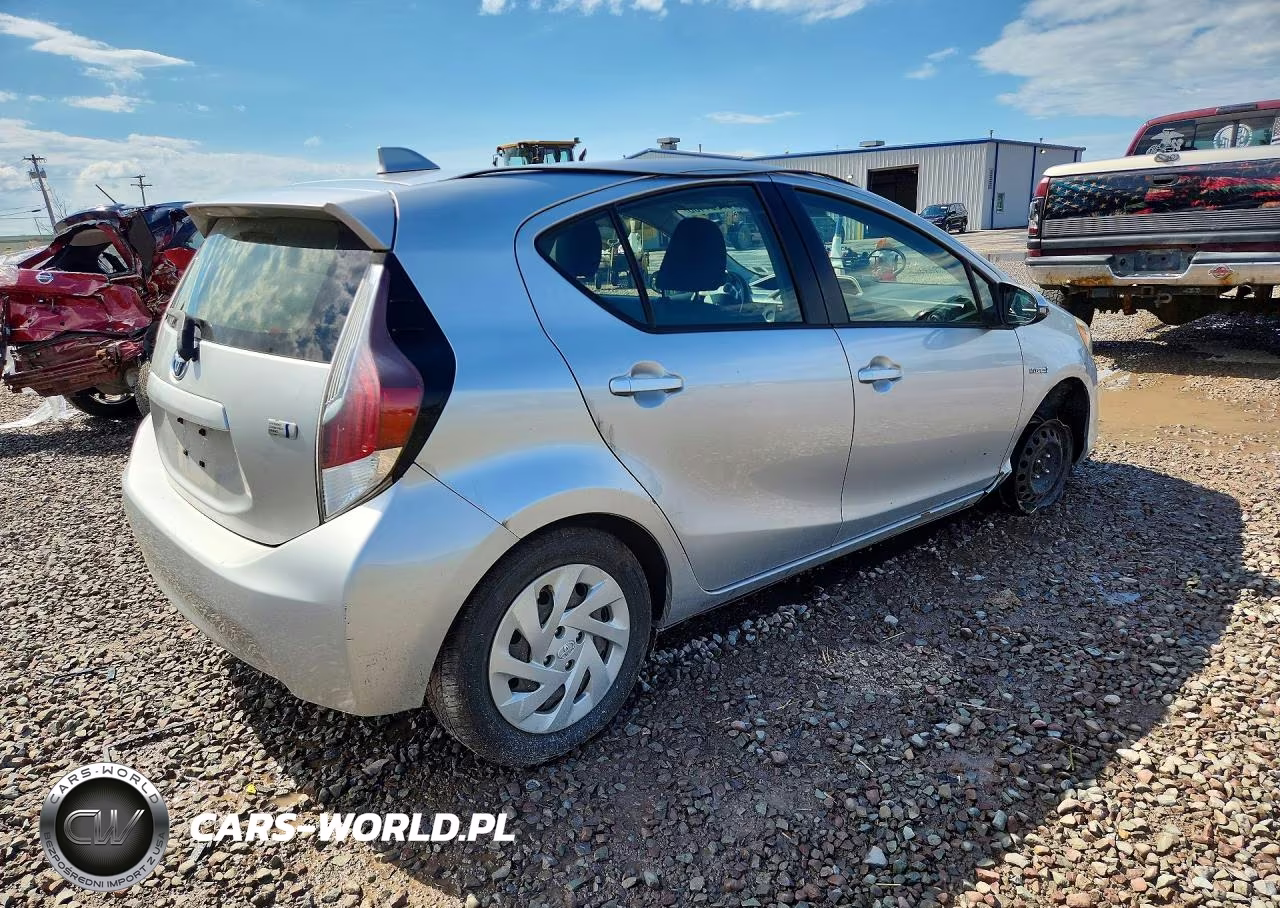 2016 Toyota Prius C Two VIN:JTDKDTB30G1139099 - 3