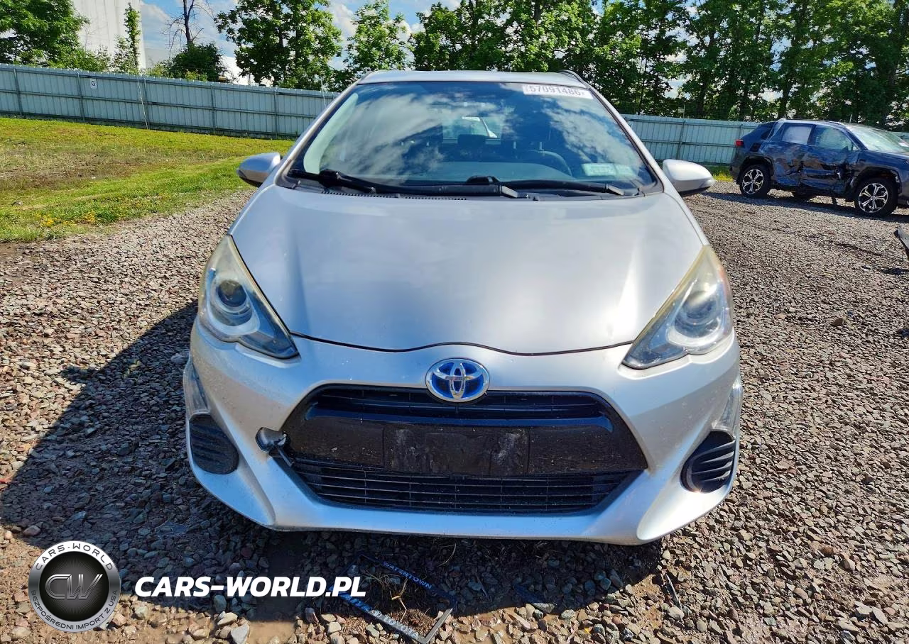 2016 Toyota Prius C Two VIN:JTDKDTB30G1139099 - 5