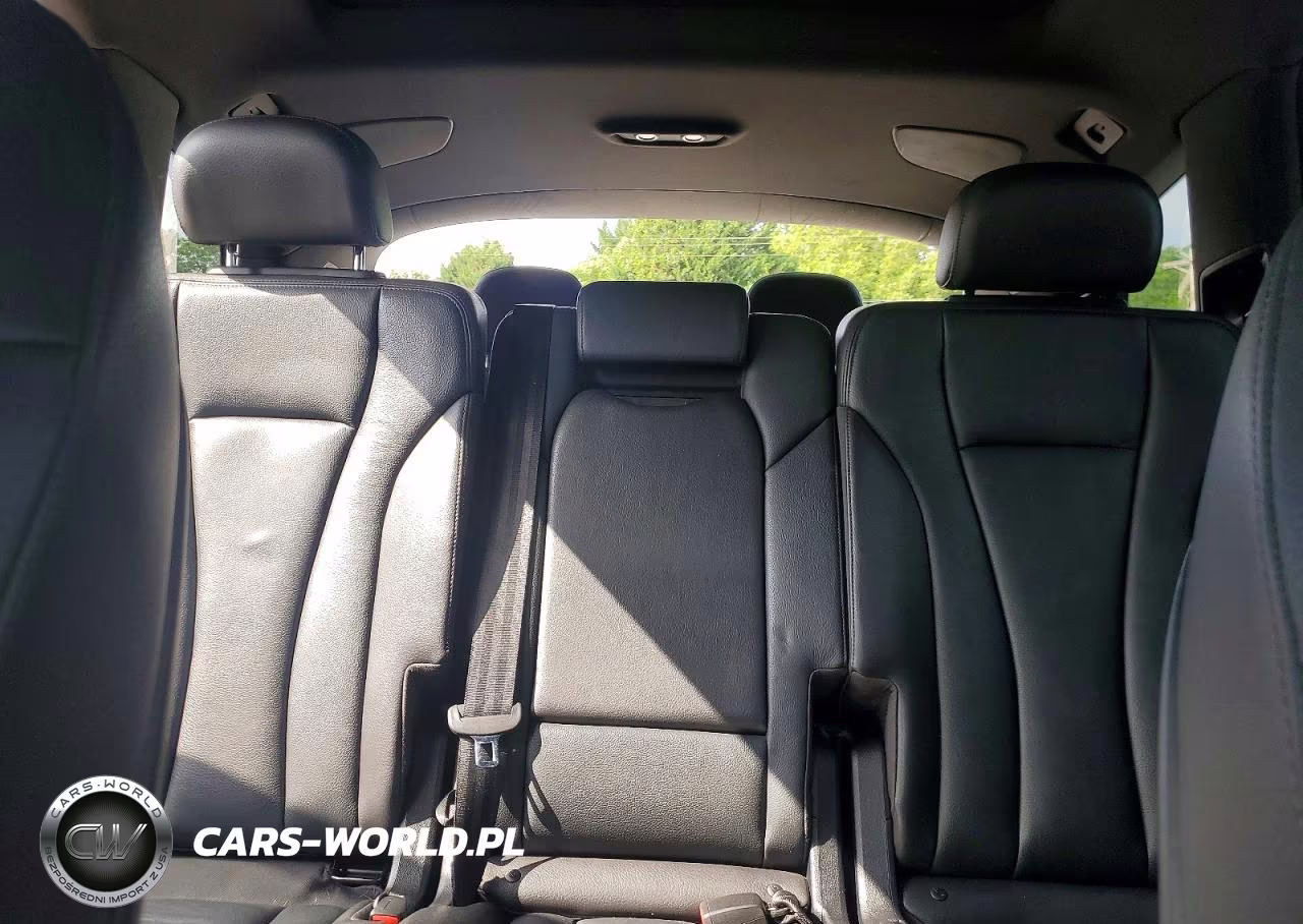 2018 Audi Q7 Premium Plus VIN:WA1LAAF78JD011742 - 10