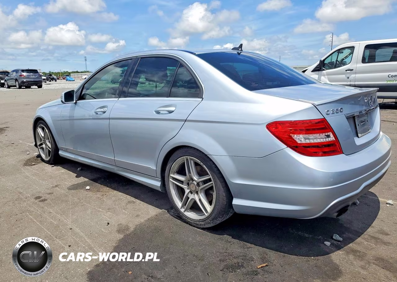 2013 Mercedes-Benz C 250 VIN:WDDGF4HB2DA854052 - 2