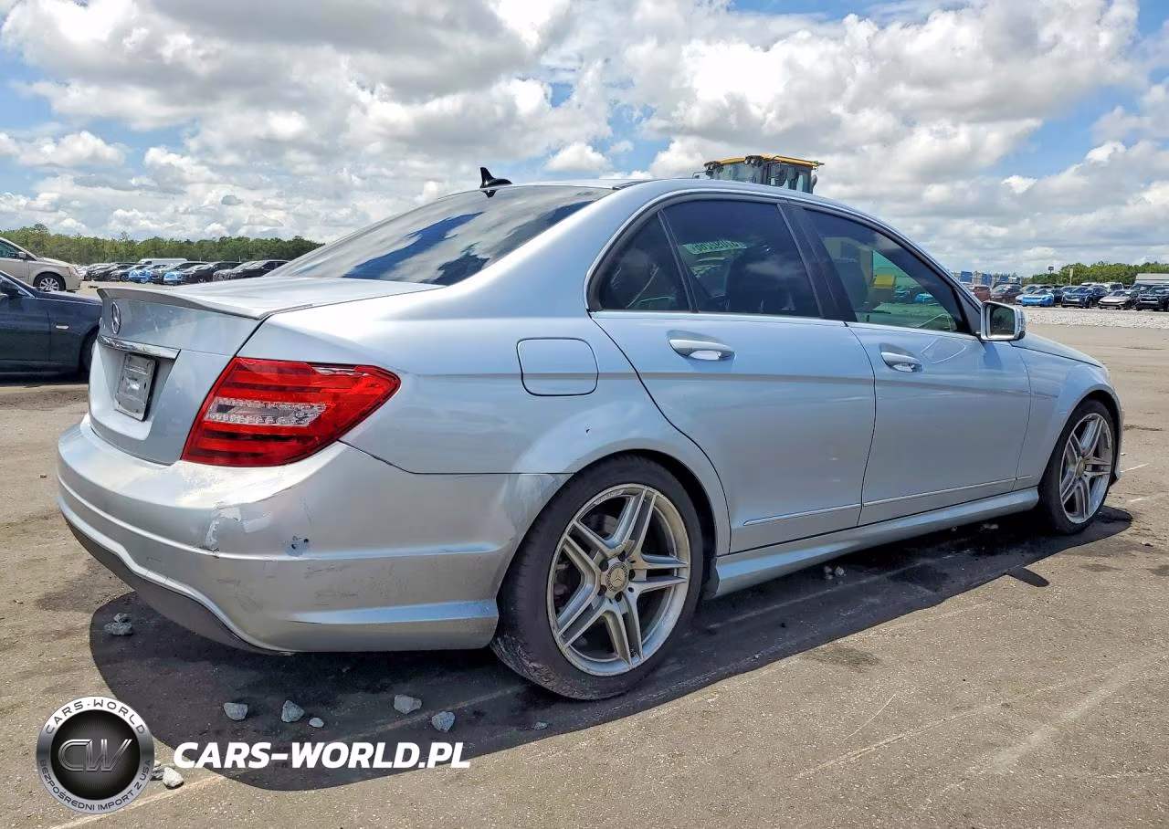 2013 Mercedes-Benz C 250 VIN:WDDGF4HB2DA854052 - 3