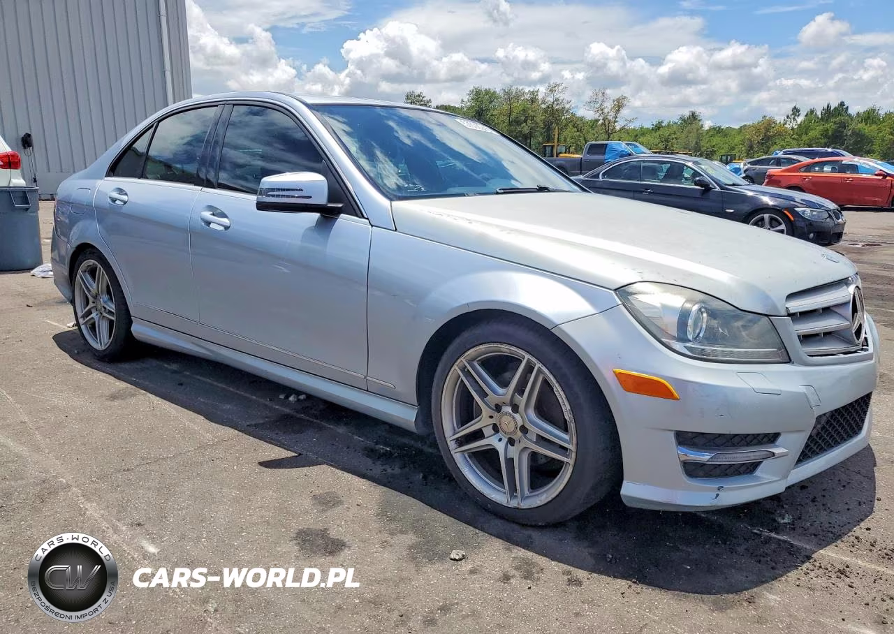 2013 Mercedes-Benz C 250 VIN:WDDGF4HB2DA854052 - 4