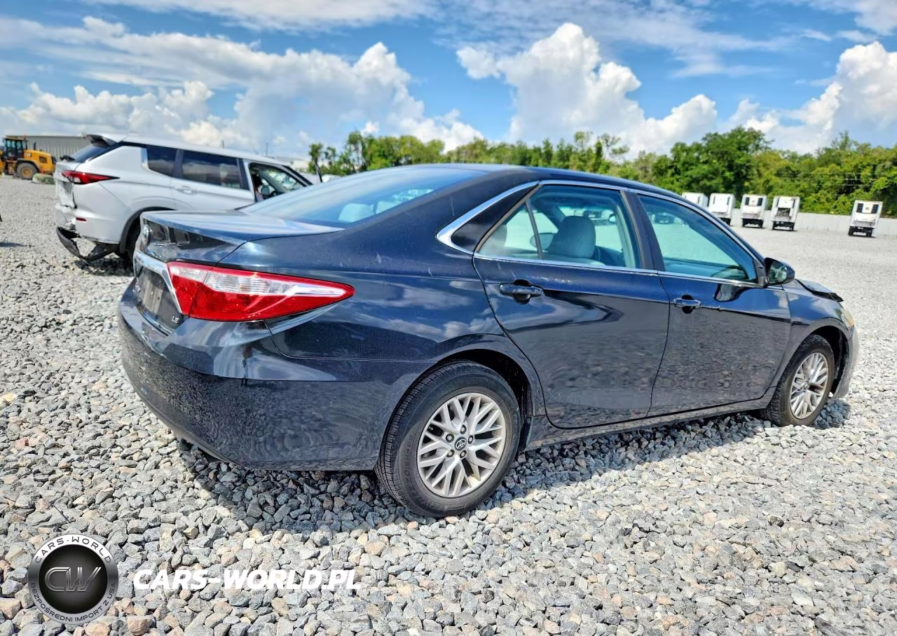 2016 Toyota Camry Le VIN:4T1BF1FK1GU609375 - 3