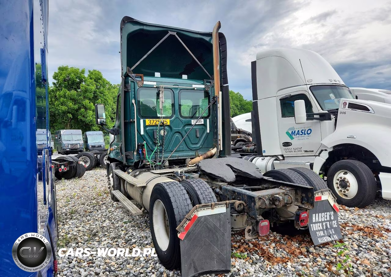 2018 Freightliner Cascadia 1 - Semi Truck VIN:3AKBGADV9JSJL4423 - 3