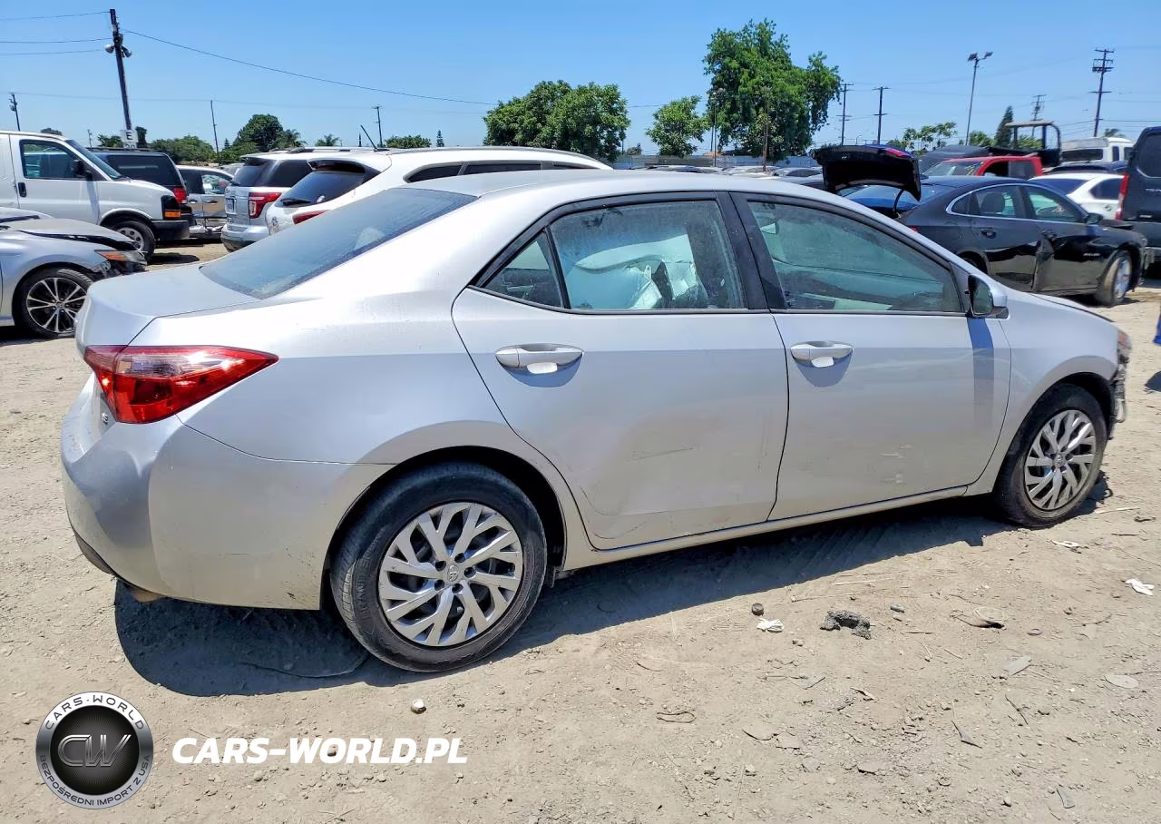 2017 Toyota Corolla Le VIN:5YFBURHE9HP685442 - 3