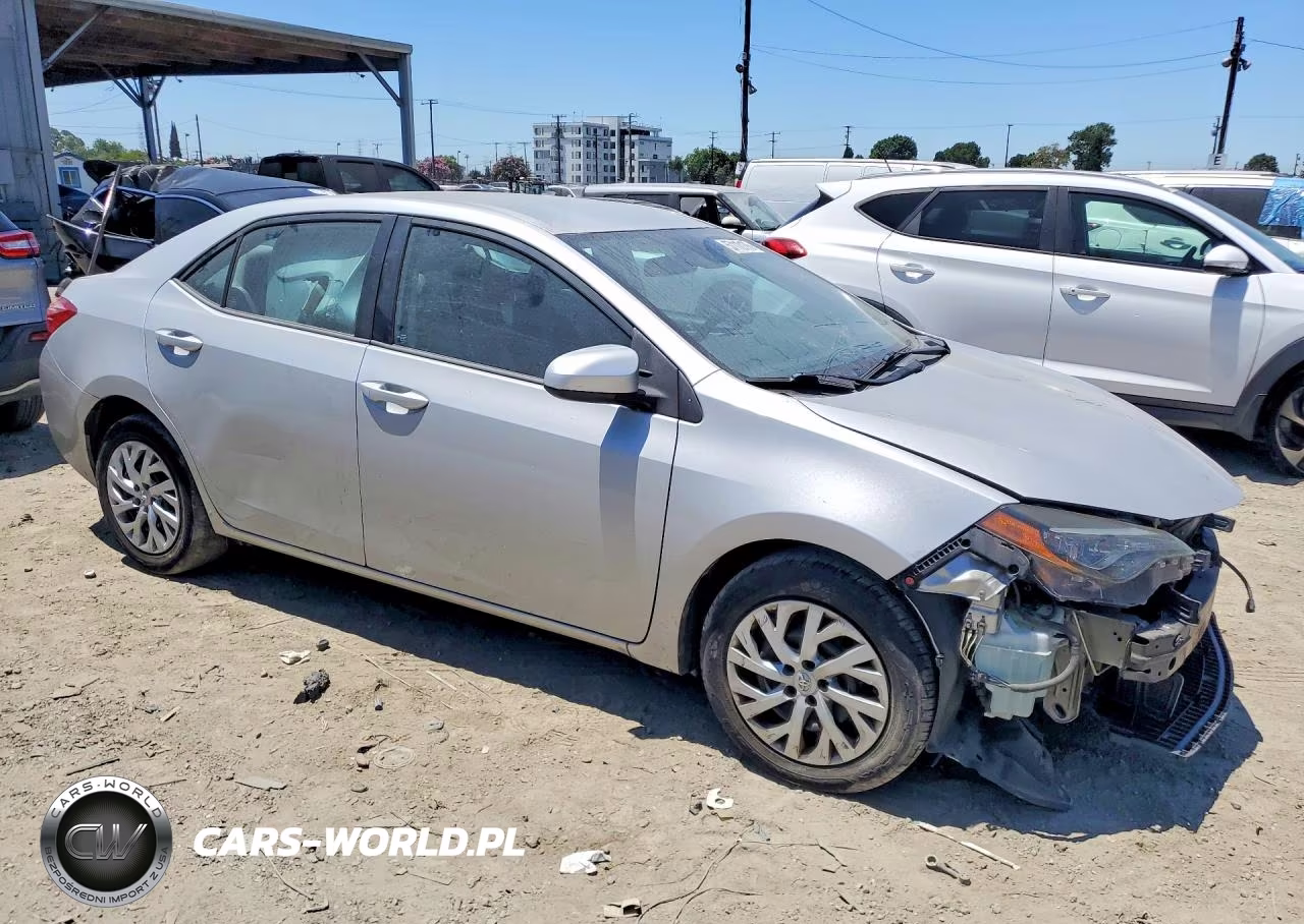 2017 Toyota Corolla Le VIN:5YFBURHE9HP685442 - 4