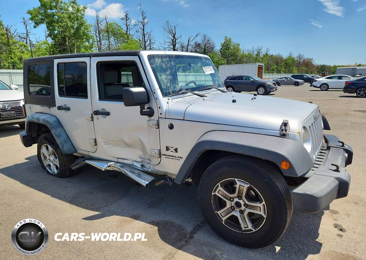 2008 Jeep Wrangler Unlimited X VIN:1J4GA39198L640303 - 4