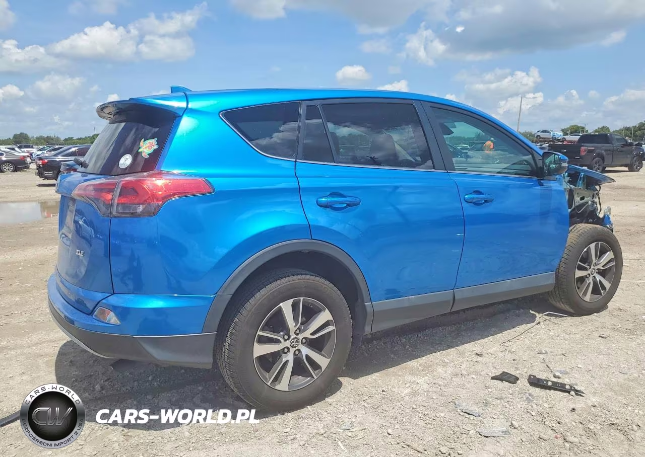 2018 Toyota Rav4 Xle VIN:2T3WFREV9JW482644 - 3