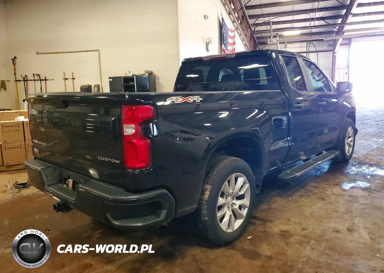 2020 Chevrolet Silverado K1500 Custom VIN:1GCRYBEK2LZ202389 - 3