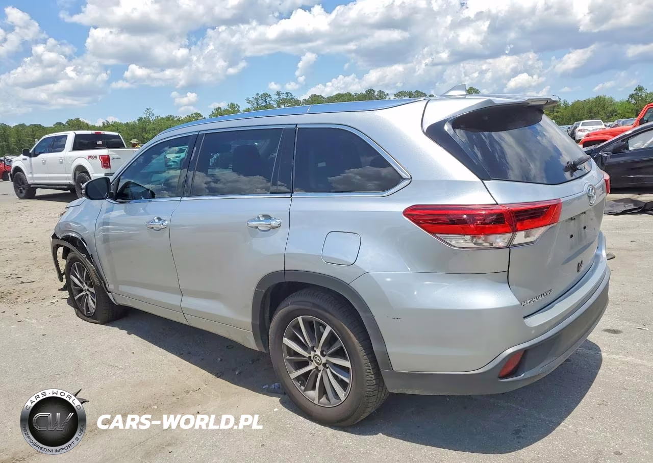 2018 Toyota Highlander Xle VIN:5TDKZRFH1JS260809 - 2