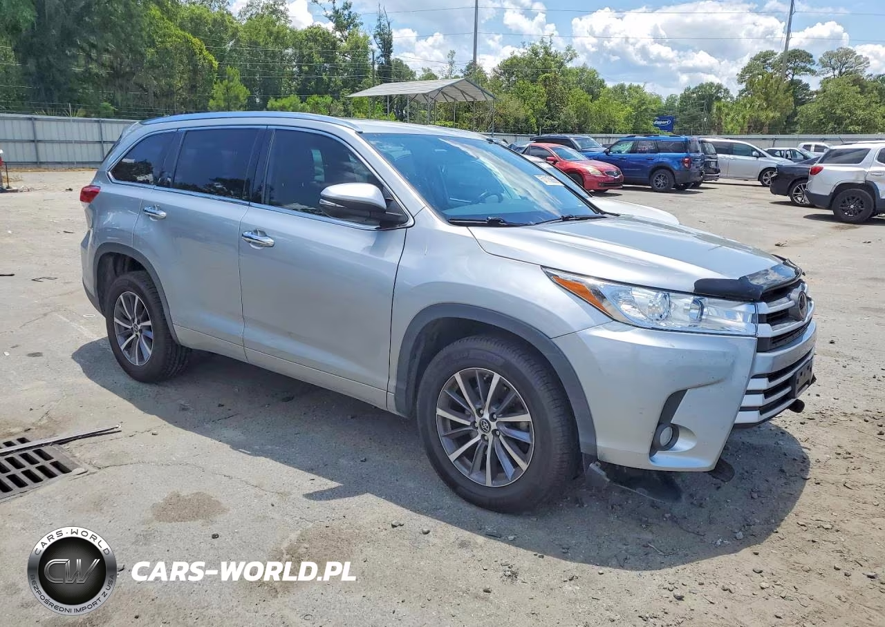 2018 Toyota Highlander Xle VIN:5TDKZRFH1JS260809 - 4