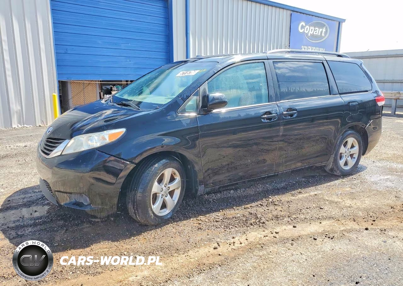 2014 Toyota Sienna Le – zdjęcie 1 z 13