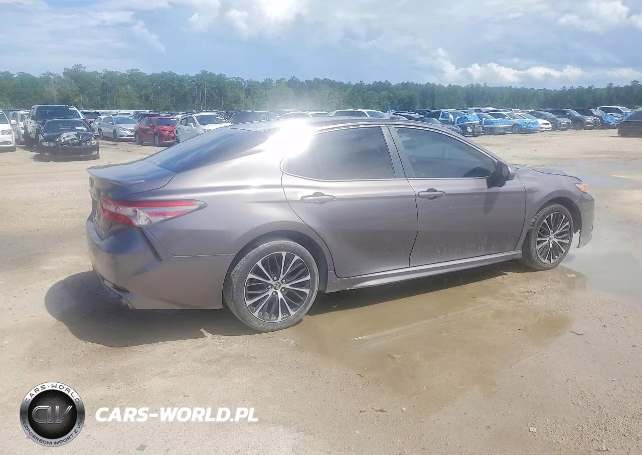 2018 Toyota Camry Se VIN:4T1B11HK0JU596332 - 3