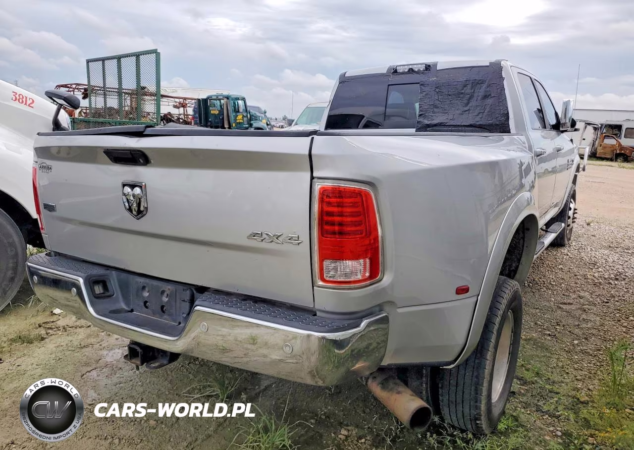 2018 Ram 3500 Laramie VIN:3C63RRJL6JG353007 - 3