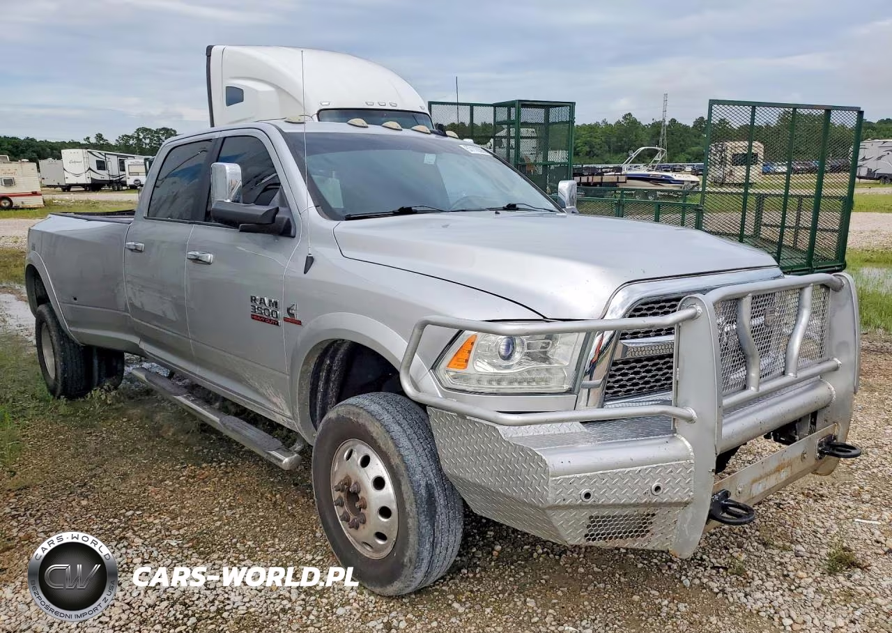 2018 Ram 3500 Laramie VIN:3C63RRJL6JG353007 - 4
