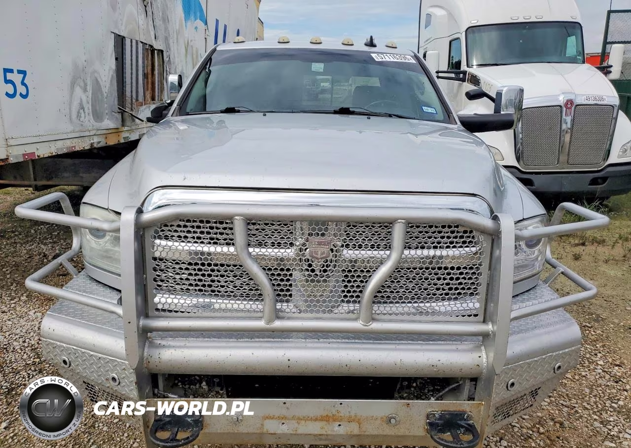 2018 Ram 3500 Laramie VIN:3C63RRJL6JG353007 - 5
