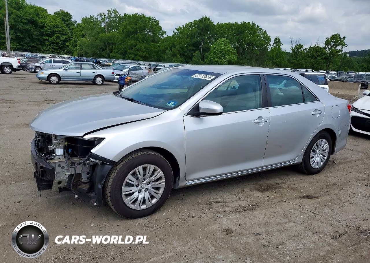 2014 Toyota Camry Le – zdjęcie 1 z 12